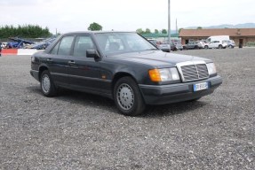 1988 Mercedes-Benz 200 E