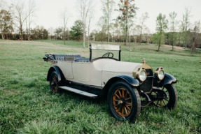 1915 Locomobile M6