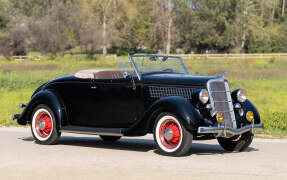 1935 Ford DeLuxe