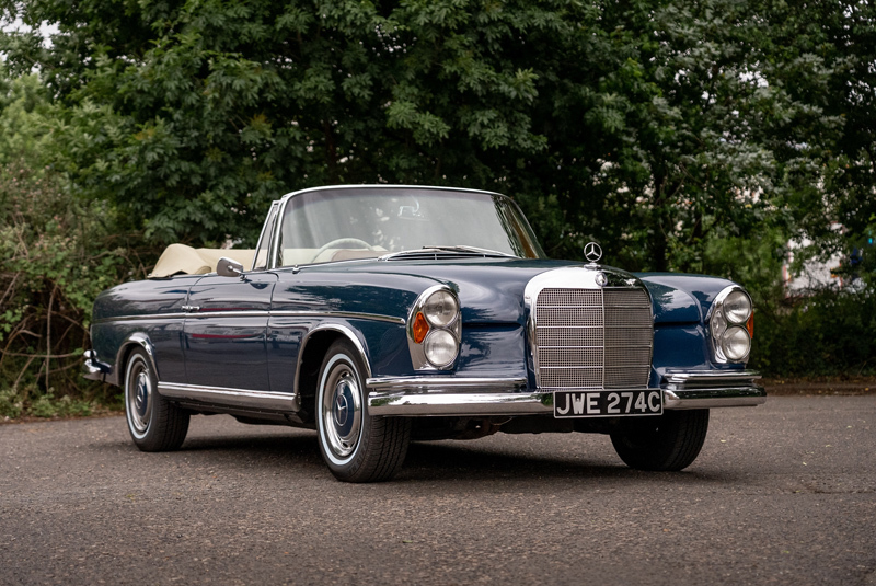 Mercedes-Benz 300 SE Cabriolet